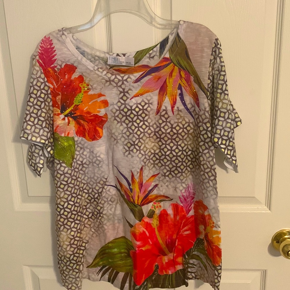 In Hawaii, Wow, You will look like you are there. XXXL (22), with crystal stud.